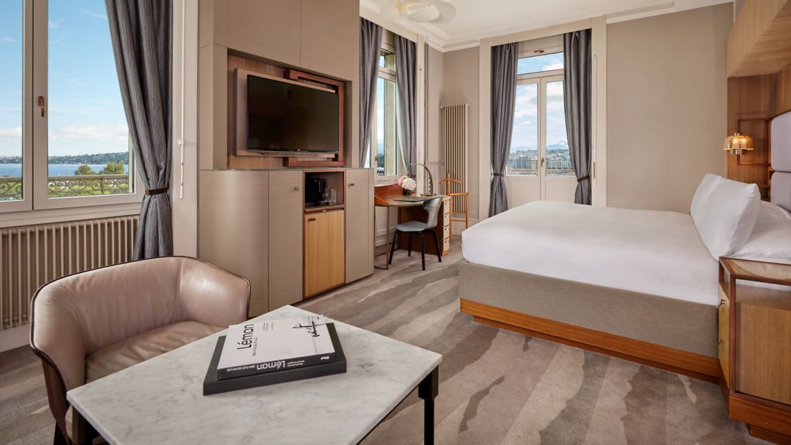 The Ritz Deluxe Pillow